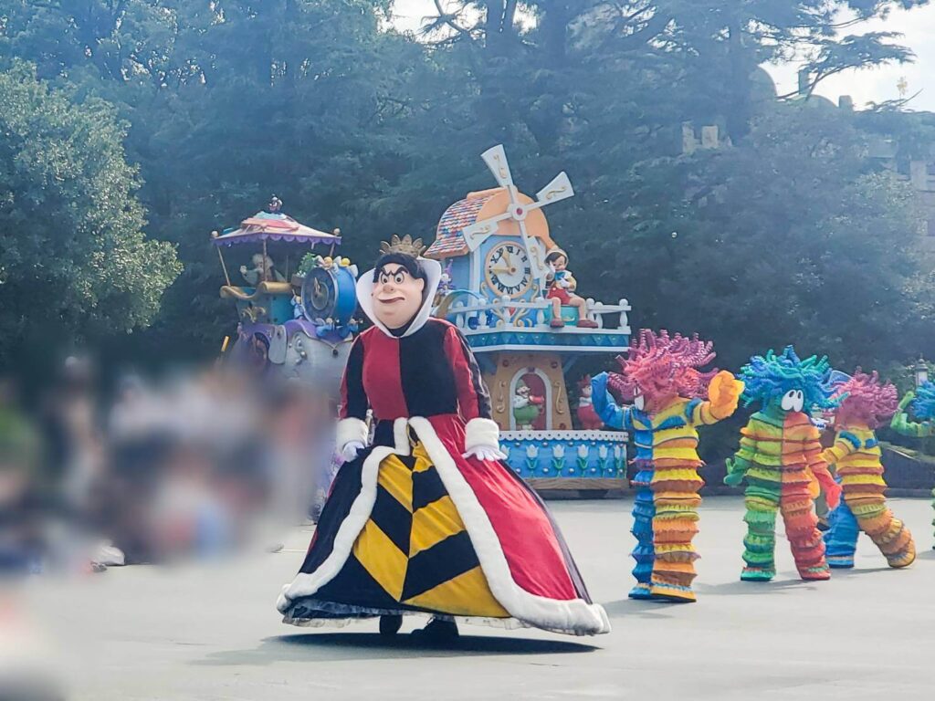 東京ディズニーランドでハートの女王に会う方法