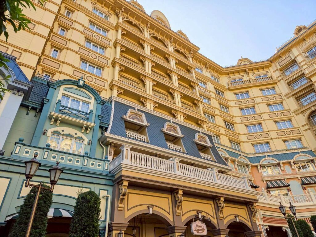 東京ディズニーランドホテルの隠れミッキー【ディズニーランドステーション側】