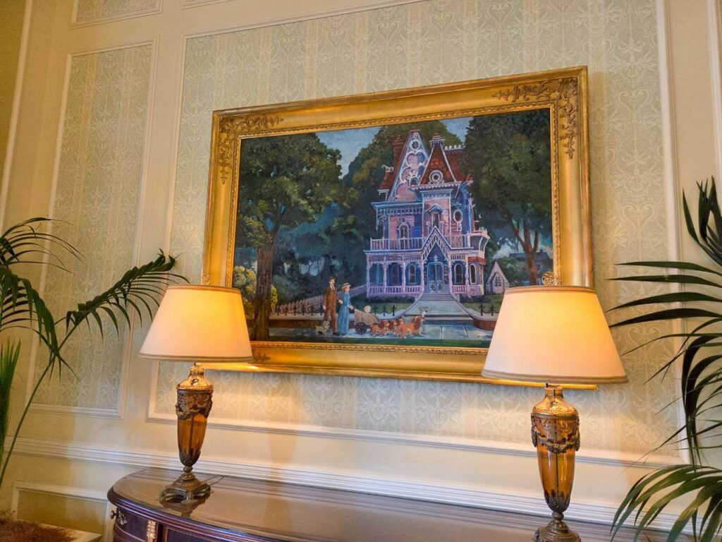 東京ディズニーランドホテルの隠れミッキー【舞浜駅出入り口】