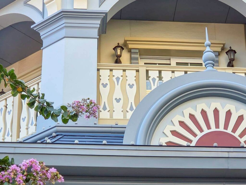 東京ディズニーランドホテルの隠れミッキー【ディズニーランドステーション側】