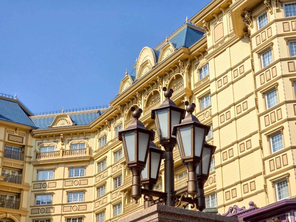 東京ディズニーランドホテルの隠れミッキー【ディズニーランドステーション側】