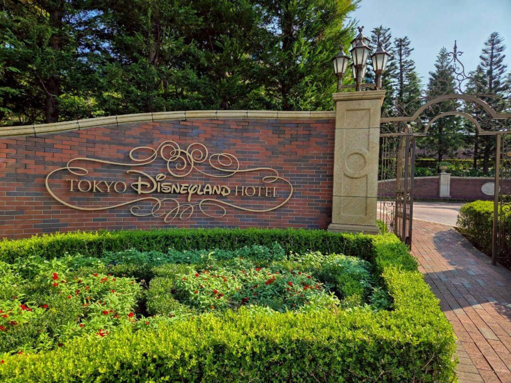 東京ディズニーランドホテルの隠れミッキー【舞浜駅出入り口】