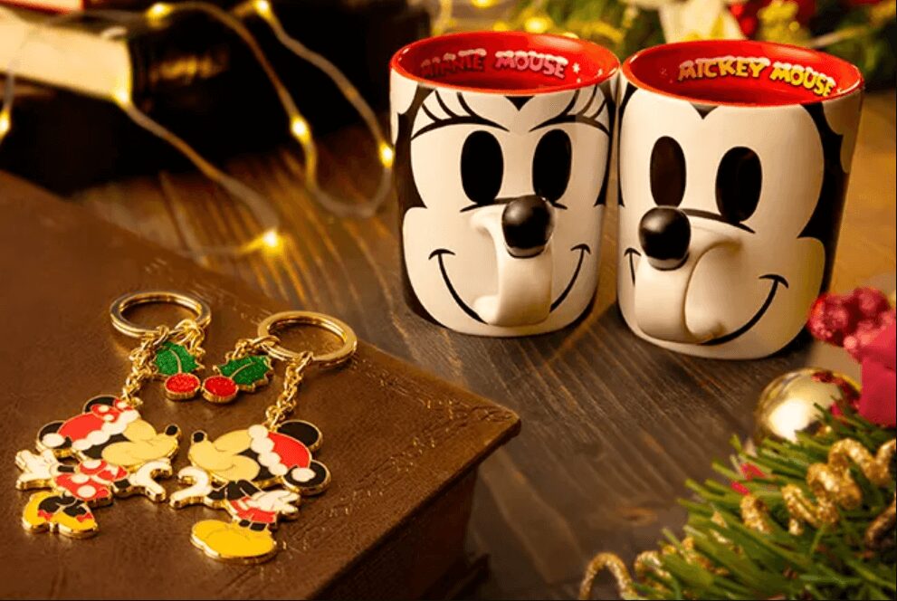 ディズニークリスマスグッズ2025!ミッキー達がデザインされたクリスマスにピッタリのグッズが11月10日に発売!!