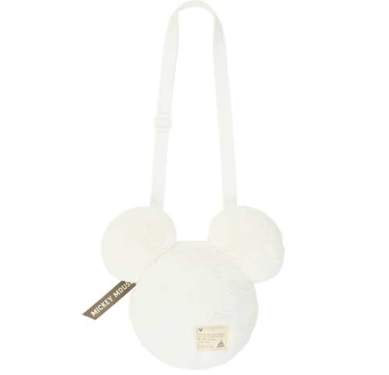 東京ディズニーリゾートよりフワフワ素材の華やかなグッズが発売!身に着けグッズやぬいぐるみバッジが登場