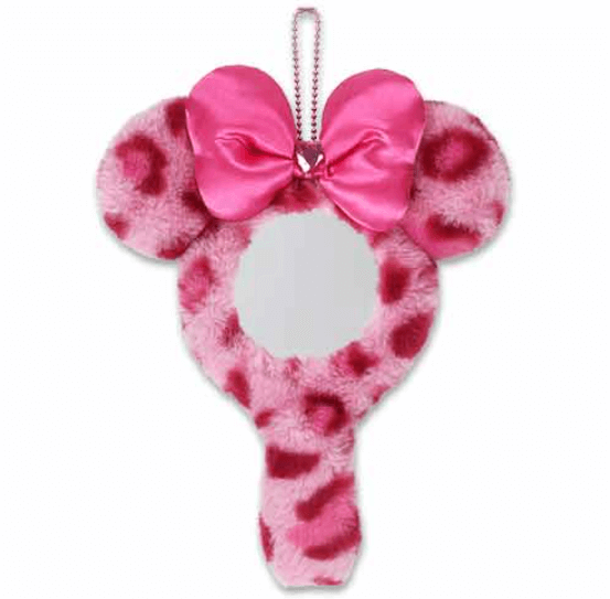 東京ディズニーリゾートよりフワフワ素材の華やかなグッズが発売!身に着けグッズやぬいぐるみバッジが登場