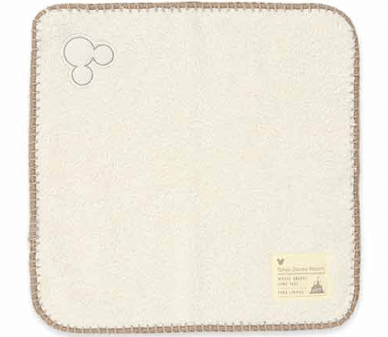 東京ディズニーリゾートよりフワフワ素材の華やかなグッズが発売!身に着けグッズやぬいぐるみバッジが登場