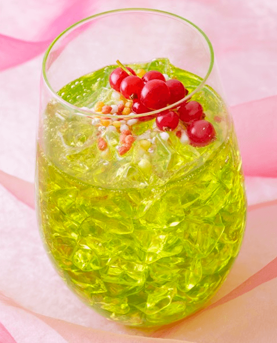 2025年末～2026年初に楽しめるディズニーホテルの年末年始限定の華やかな雰囲気が感じられるスペシャルメニュー