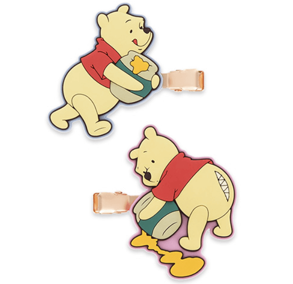 ほっこりするしぐさのプーさんがデザインされたグッズが2025年12月4日(木)に発売