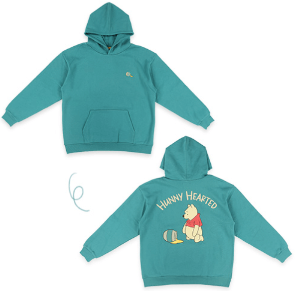 ほっこりするしぐさのプーさんがデザインされたグッズが2025年12月4日(木)に発売