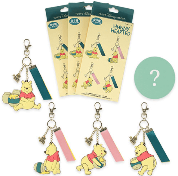 ほっこりするしぐさのプーさんがデザインされたグッズが2025年12月4日(木)に発売