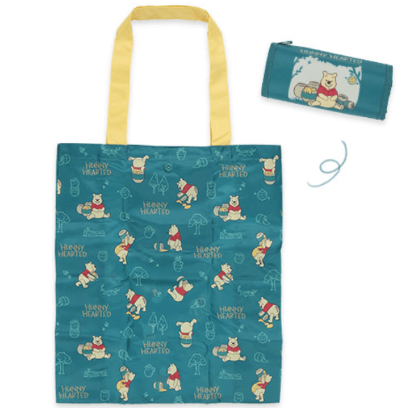 ほっこりするしぐさのプーさんがデザインされたグッズが2025年12月4日(木)に発売