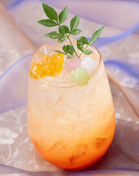 2025年末～2026年初に楽しめるディズニーホテルの年末年始限定の華やかな雰囲気が感じられるスペシャルメニュー