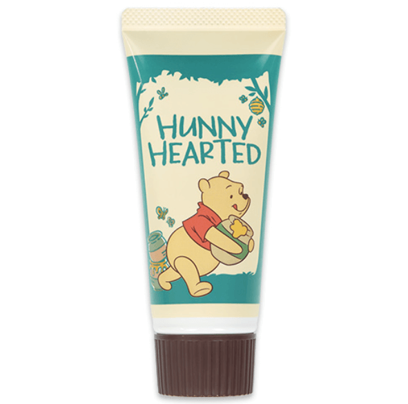 ほっこりするしぐさのプーさんがデザインされたグッズが2025年12月4日(木)に発売