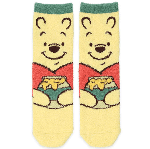 ほっこりするしぐさのプーさんがデザインされたグッズが2025年12月4日(木)に発売