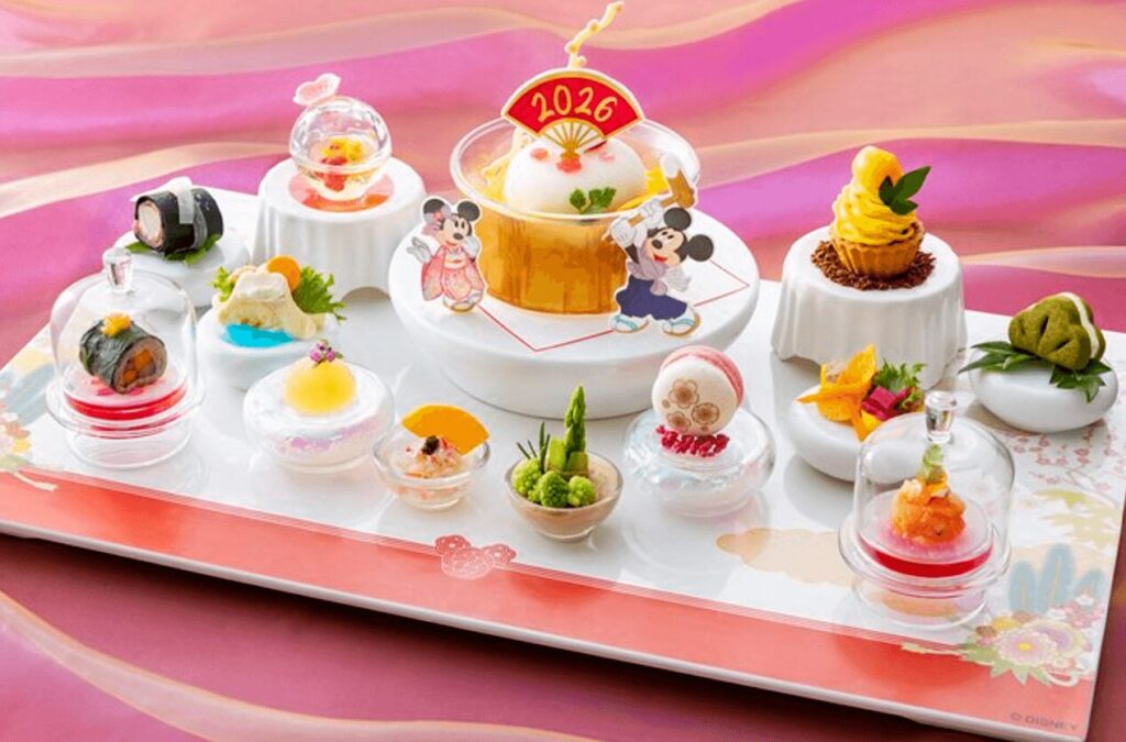 2025年末～2026年初に楽しめるディズニーホテルの年末年始限定の華やかな雰囲気が感じられるスペシャルメニュー