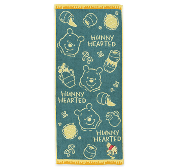 ほっこりするしぐさのプーさんがデザインされたグッズが2025年12月4日(木)に発売