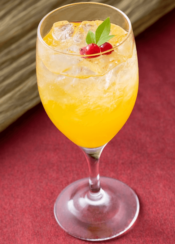 2025年末～2026年初に楽しめるディズニーホテルの年末年始限定の華やかな雰囲気が感じられるスペシャルメニュー