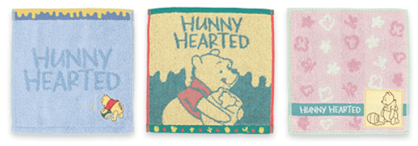 ほっこりするしぐさのプーさんがデザインされたグッズが2025年12月4日(木)に発売