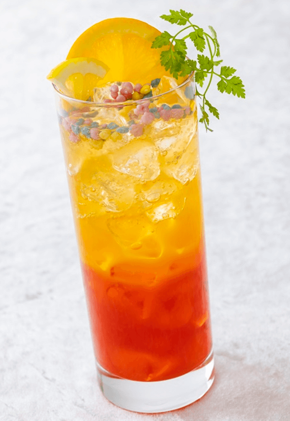 2025年末～2026年初に楽しめるディズニーホテルの年末年始限定の華やかな雰囲気が感じられるスペシャルメニュー