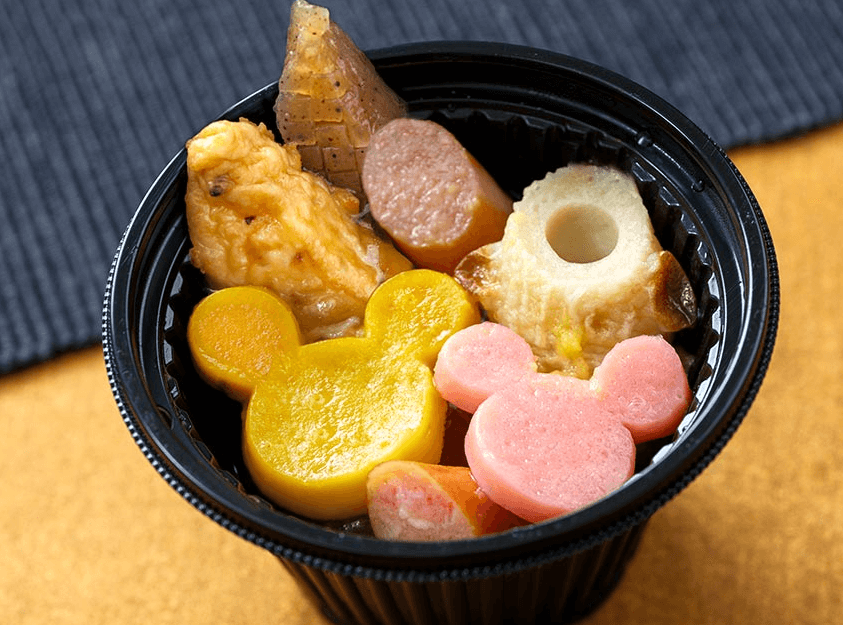 2025年末～2026年初に楽しめるディズニーホテルの年末年始限定の華やかな雰囲気が感じられるスペシャルメニュー