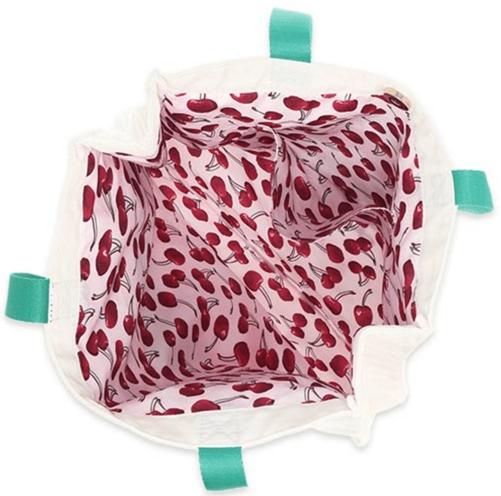 東京ディズニーリゾートでは、さくらんぼとミニーマウスがデザインされた大人かわいいグッズが2026年2月5日(木)に発売