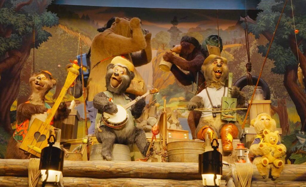 カントリーベアシアターの夏バージョン「カントリーベア・シアター“バケーション・ジャンボリー”」は通常版と何が違う?